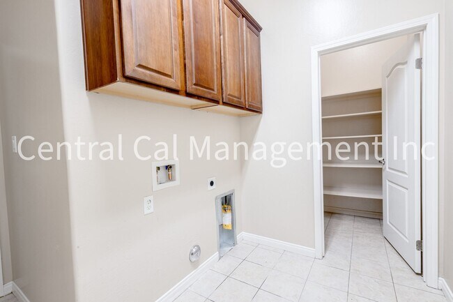 Building Photo - 3 Bedroom/2 Bath Home with Office in the Desired Northwest - $2495 Per Month