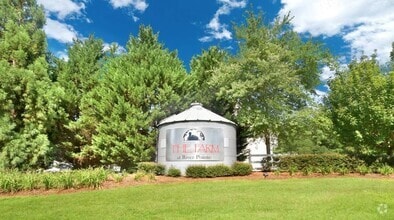 Building Photo - 3367 Streamside Dr