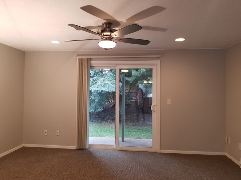 Building Photo - 1030 Davidson Dr