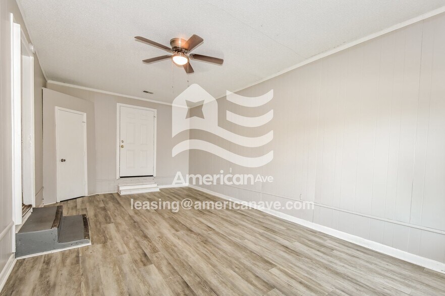 Building Photo - 926 Poplar St