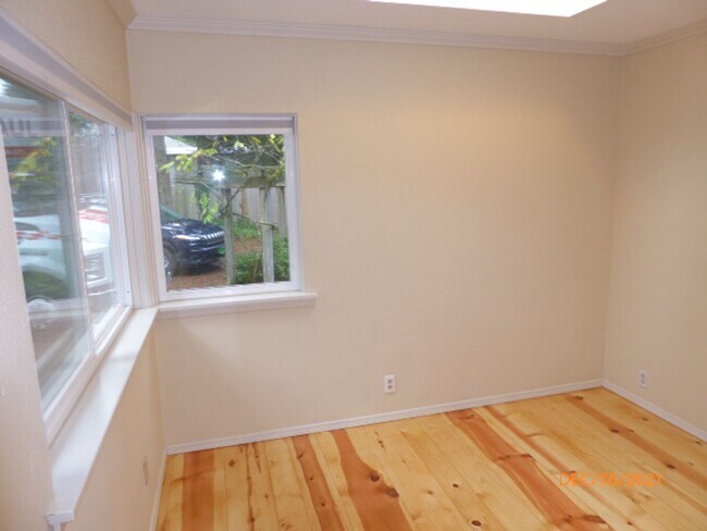 Building Photo - Beautiful 3 Bed 1 Bath Single Family House - Bellevue