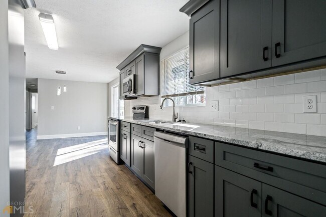 Building Photo - 5988 Lyndale St