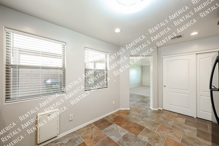 Building Photo - 2665 E Bart St