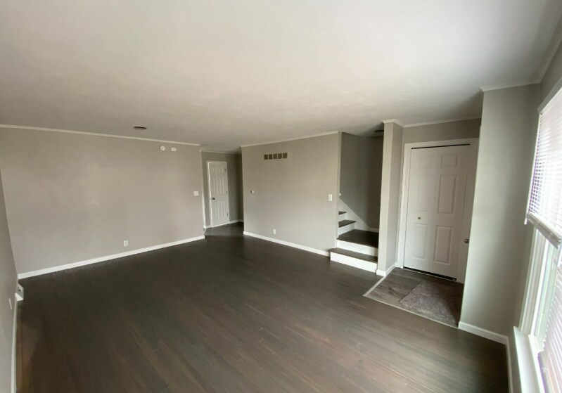 Building Photo - 121 E 35th St