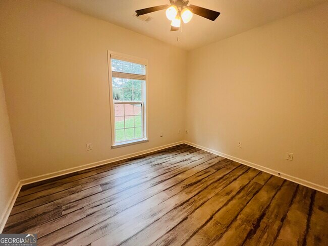 Building Photo - 164 Begonia Ct