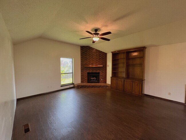 Building Photo - CHARMING 3 BED IN EDMOND!