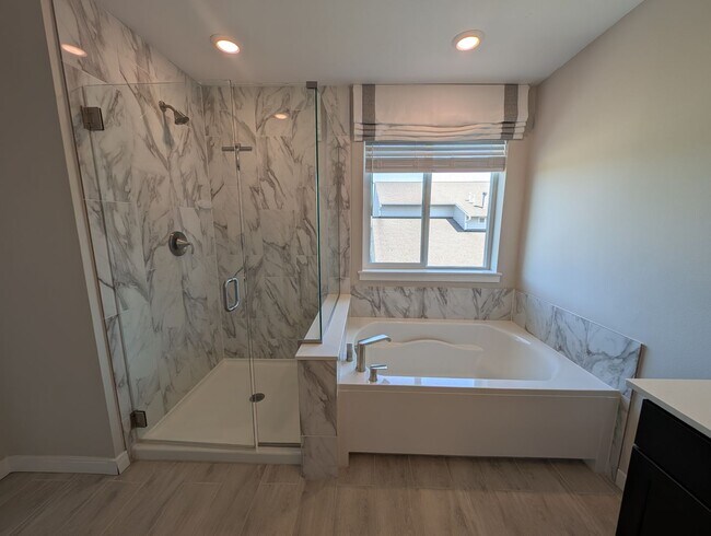 Building Photo - LIKE-NEW 4 bedroom home in Lacey!
