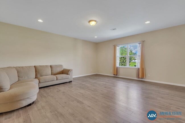 Building Photo - 4-Bedroom Home in Seagrass Station, Bluffton