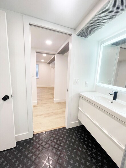 Master Suite 1 Walk-in Closet - 491 S Otis St
