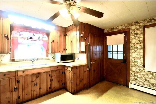 Building Photo - 131 Greenwood St