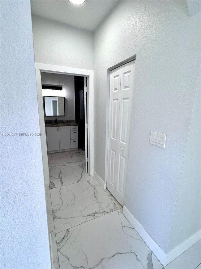 Building Photo - 21405 Ingraham Ave Rd