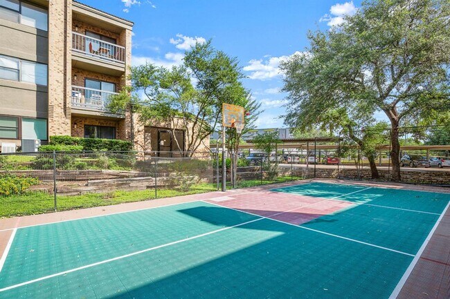 Building Photo - 8888 Tallwood Dr