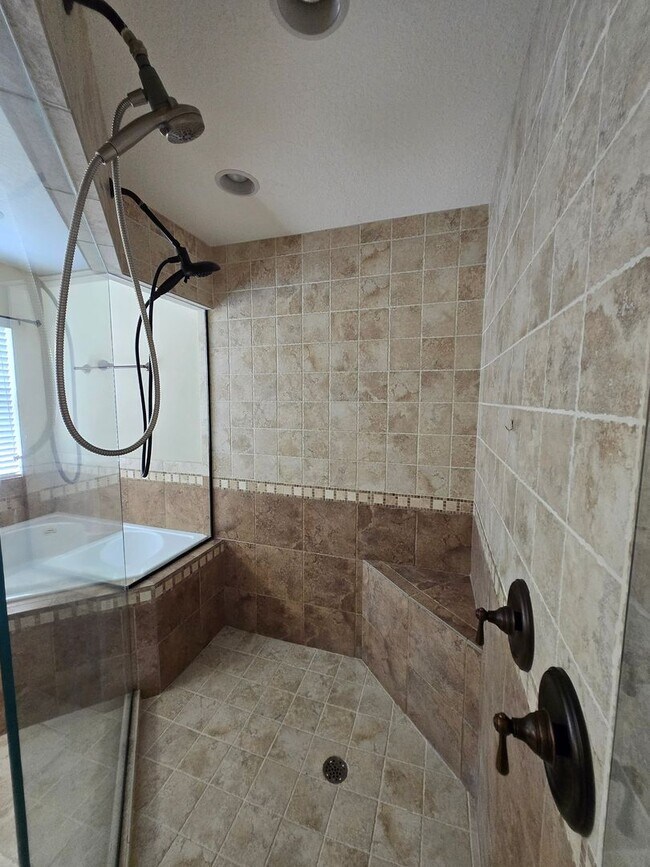 Building Photo - Gorgeous 4-Bedroom Home with Office, Pool,...