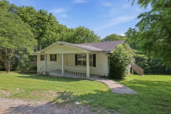 Building Photo - In the Heart of Hixson! 3 beds, 2 baths, Recent Updates!
