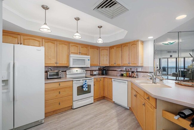 Building Photo - 9550 S Ocean Dr