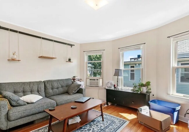 Building Photo - 33 Preston Rd