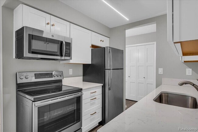 Building Photo - 411 S Old Woodward Ave