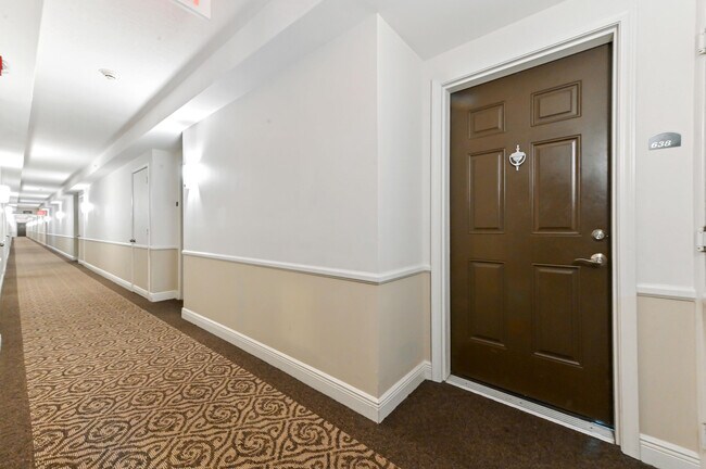 Building Photo - 610 Clematis St