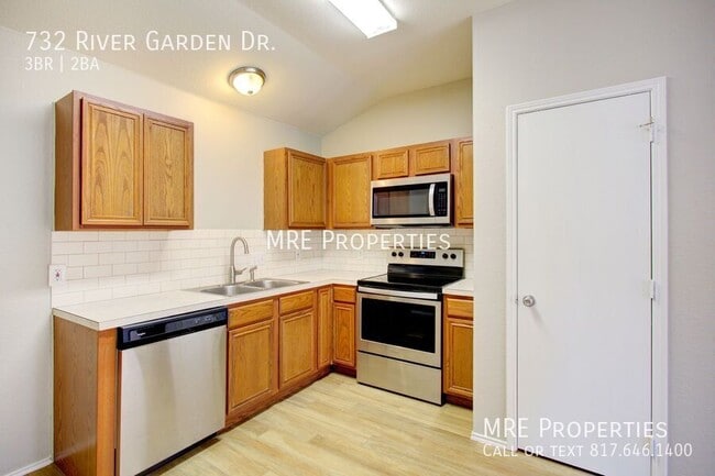 Building Photo - 732 River Garden Dr