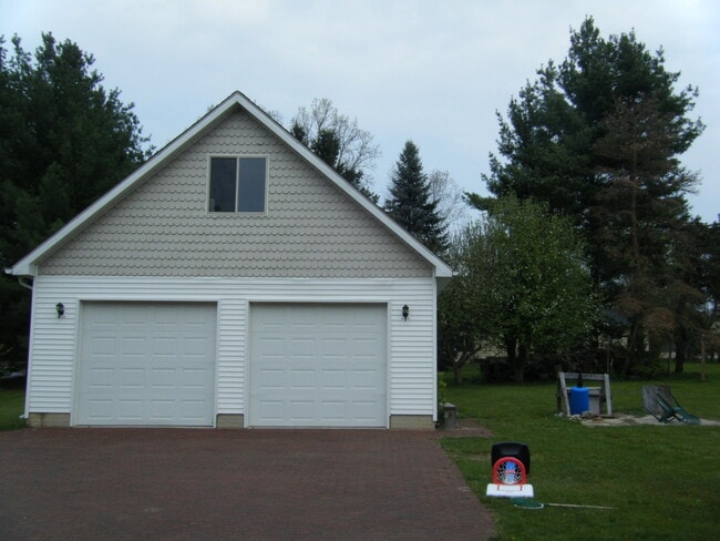 Building Photo - 464 Hanna Rd