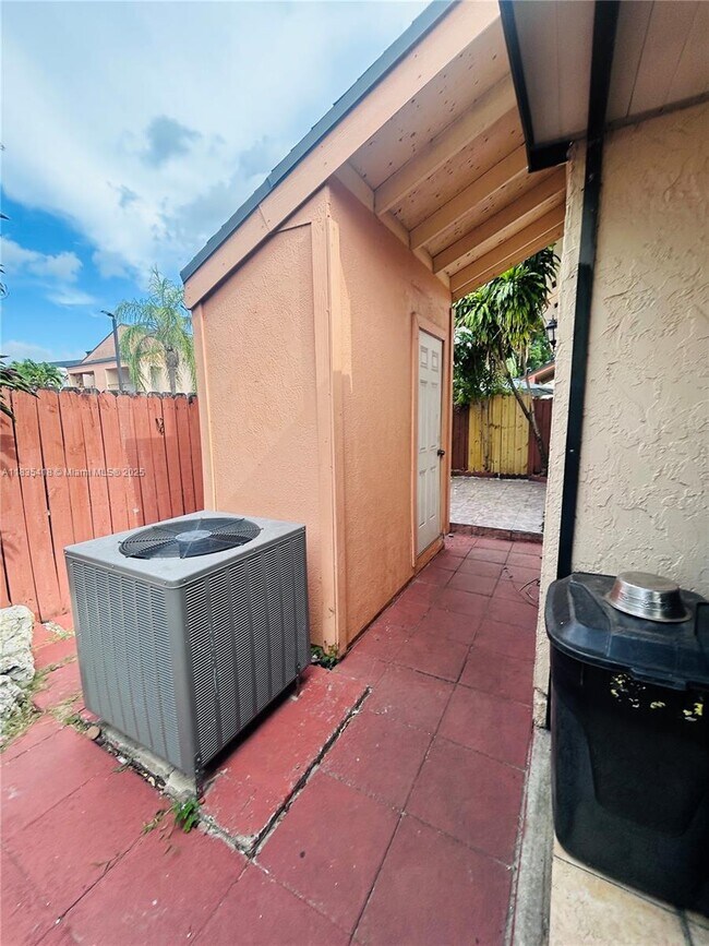 Building Photo - 8610 SW 156th Ct