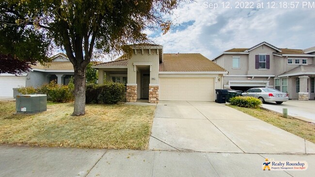 Primary Photo - Centrally Located Right Off of the 99 FWY
