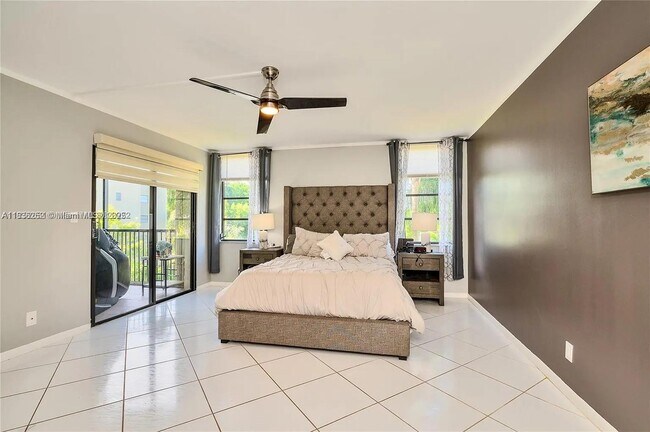 Building Photo - 2205 S Cypress Bend Dr