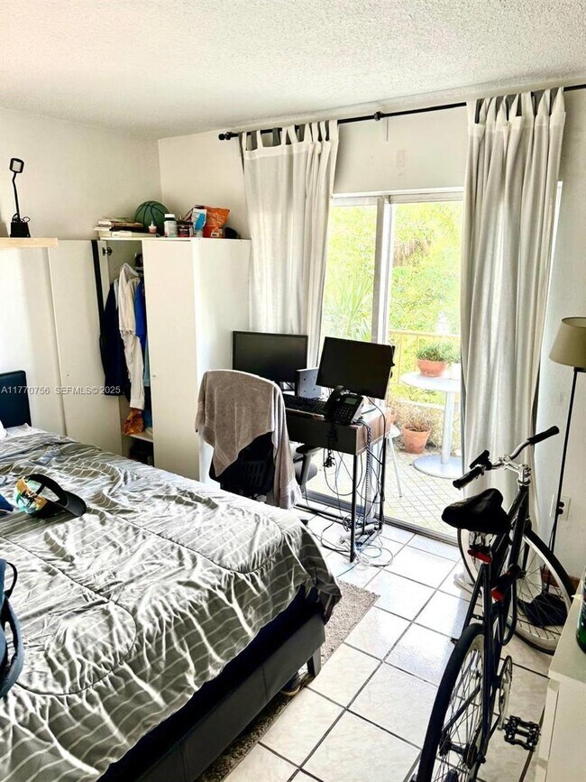 Building Photo - 1580 West Ave