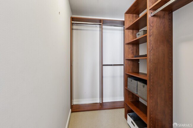 Building Photo - 425 1st St