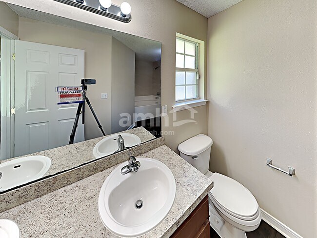 Building Photo - 6253 Ironside Dr N