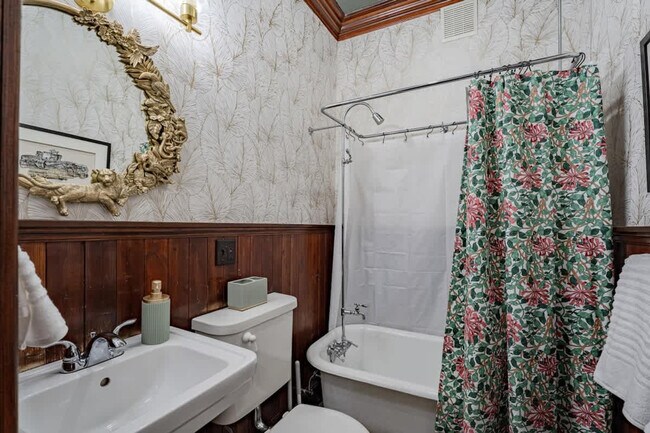 Building Photo - 258 W Market St