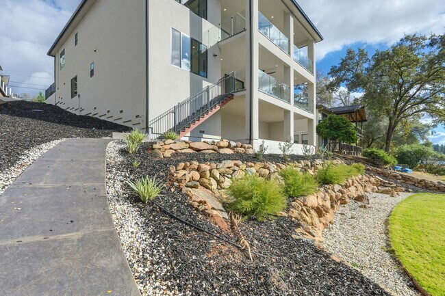 Building Photo - Waterfront 4 bed 4 bath 3,887 sq. ft.