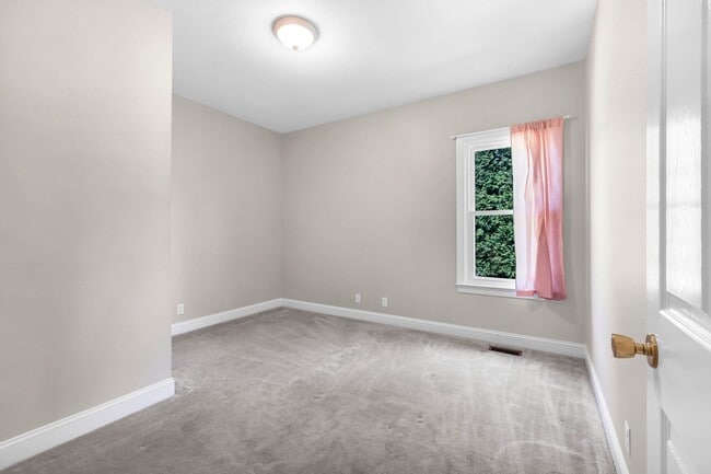 Building Photo - Beautiful Home on a Quiet Cul-de-sac