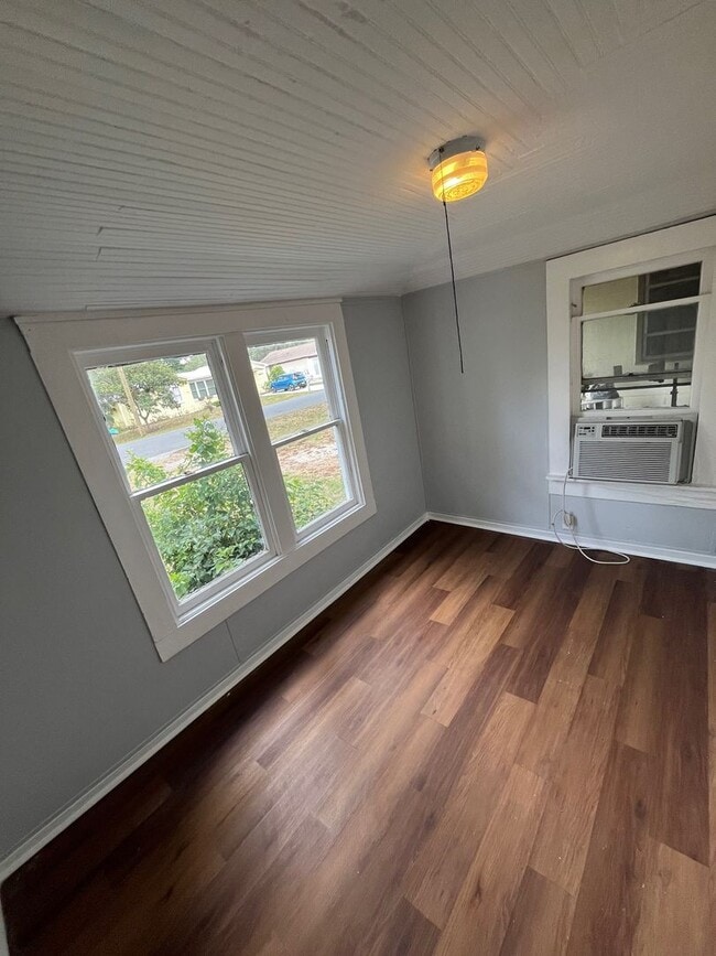 Building Photo - Cute 2BR Duplex in Zephyrhills