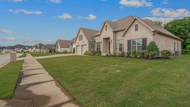 Building Photo - Rare Executive Rental in Desirable South J...