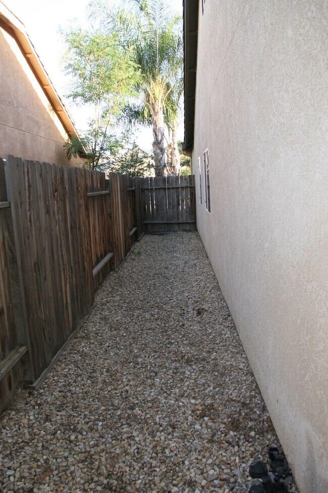 Building Photo - 12606 Willowdale Dr
