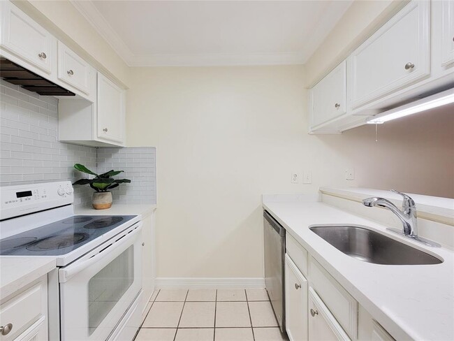 Building Photo - 1601 S Shepherd Dr
