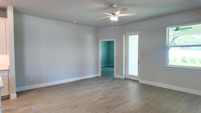 Building Photo - 414 Grove Ln