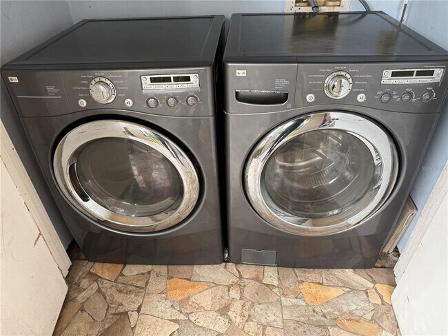 Building Photo - 3455 Countryside Blvd