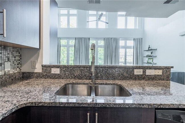 Building Photo - 1221 Caroline St NE