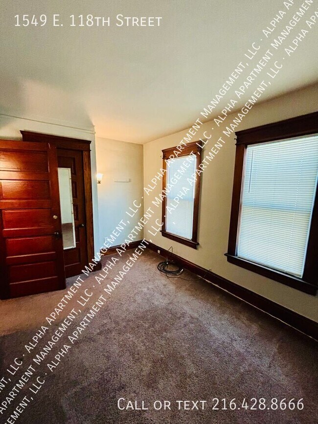 Building Photo - 1549 E 118th St