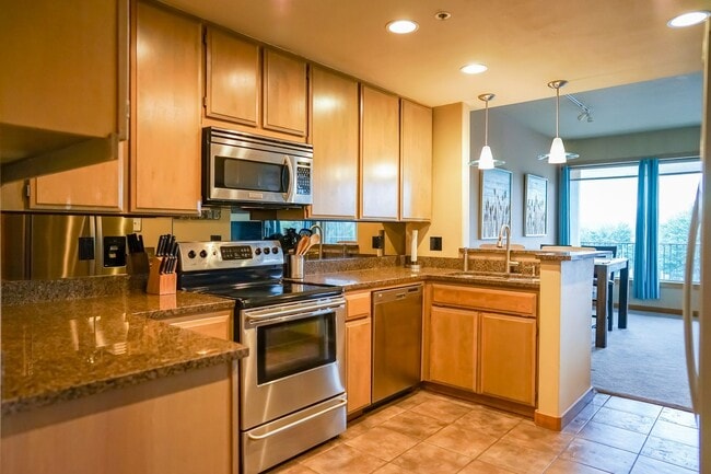 Building Photo - Furnished condo with a view of the lake an...