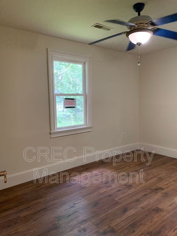 Building Photo - 711 Locust St