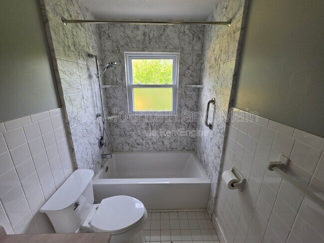 Building Photo - 15 Ginell Cir