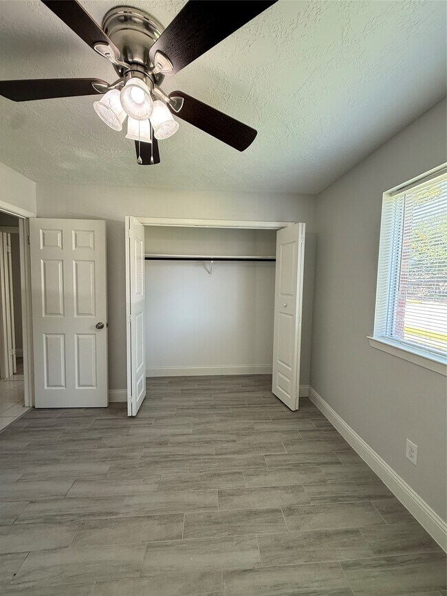 Building Photo - 9503 Homeland Dr