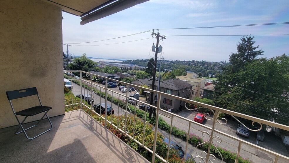 Balcony / Deck - 2625 13th Avenue West
