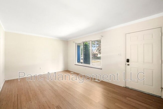 Building Photo - 2076 Harned St