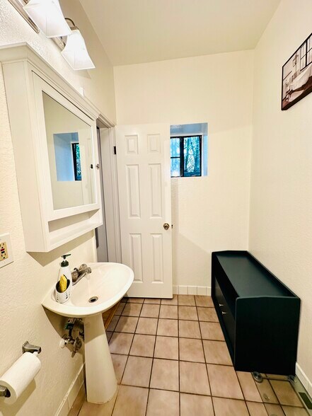 Building Photo - 4242 La Salle Ave