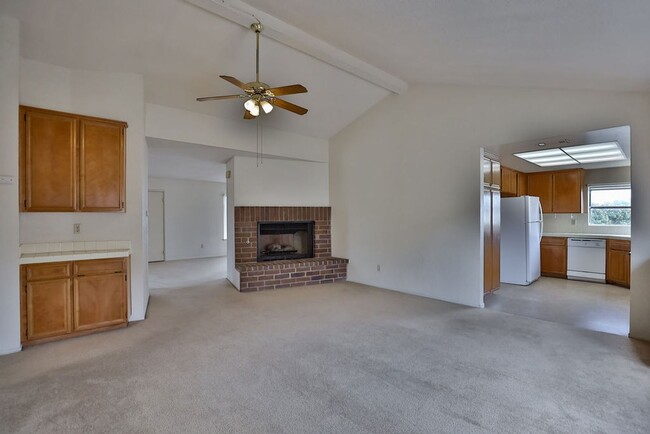 Building Photo - Spacious 3 Bedroom Home in La Mesa Woods