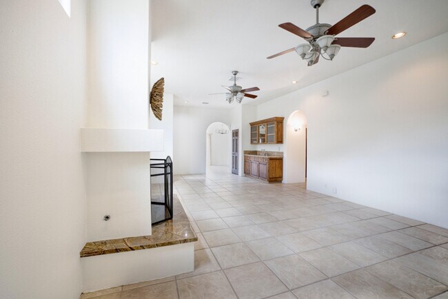 Building Photo - 53740 Avenida Navarro
